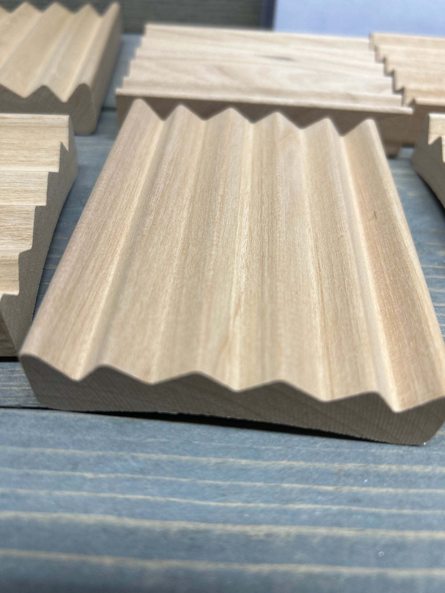 4" Alder Wood Soap Dish – Natural Battlement Design